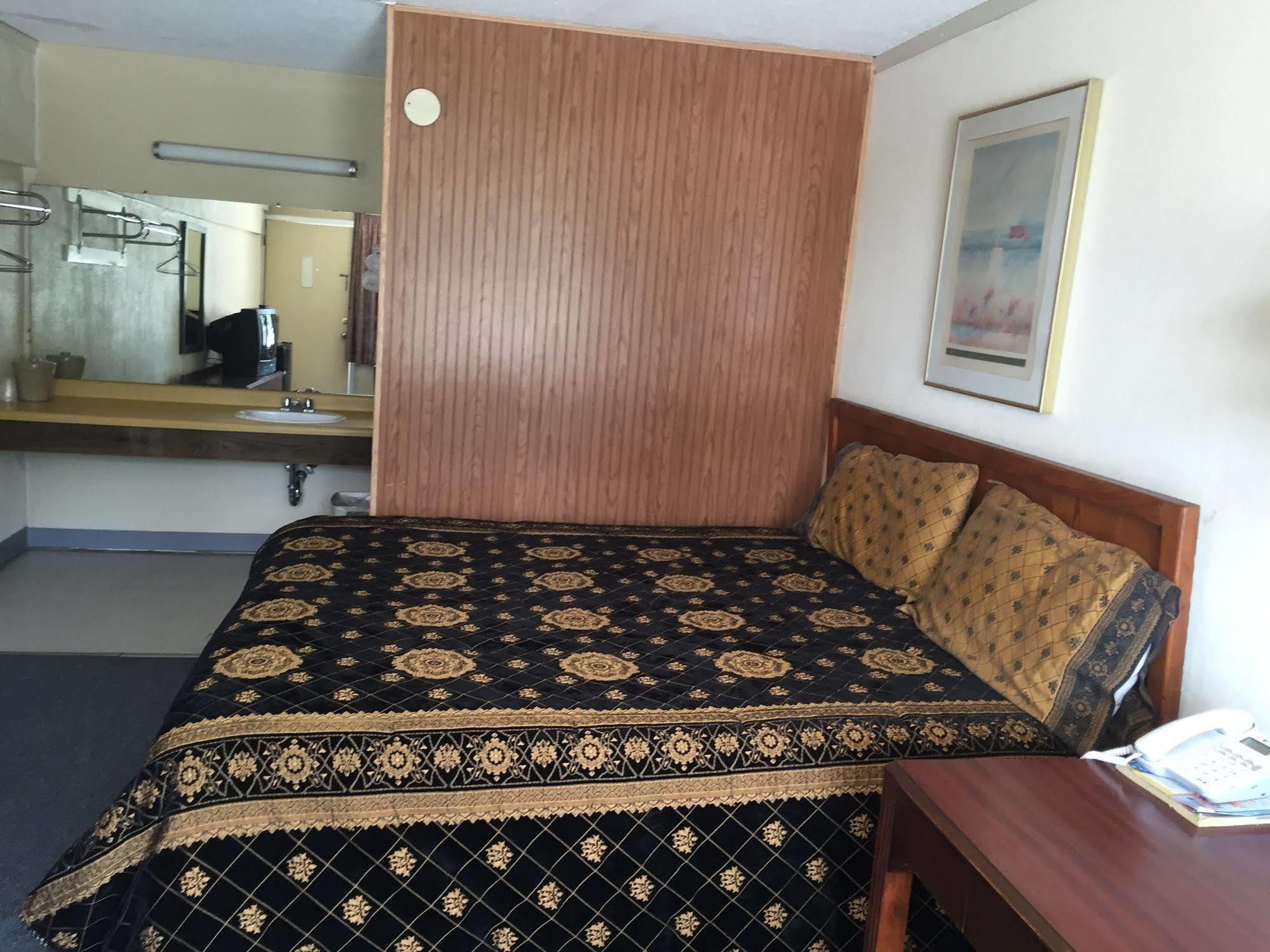 Daniel Boone Motor Inn パイクビル エクステリア 写真